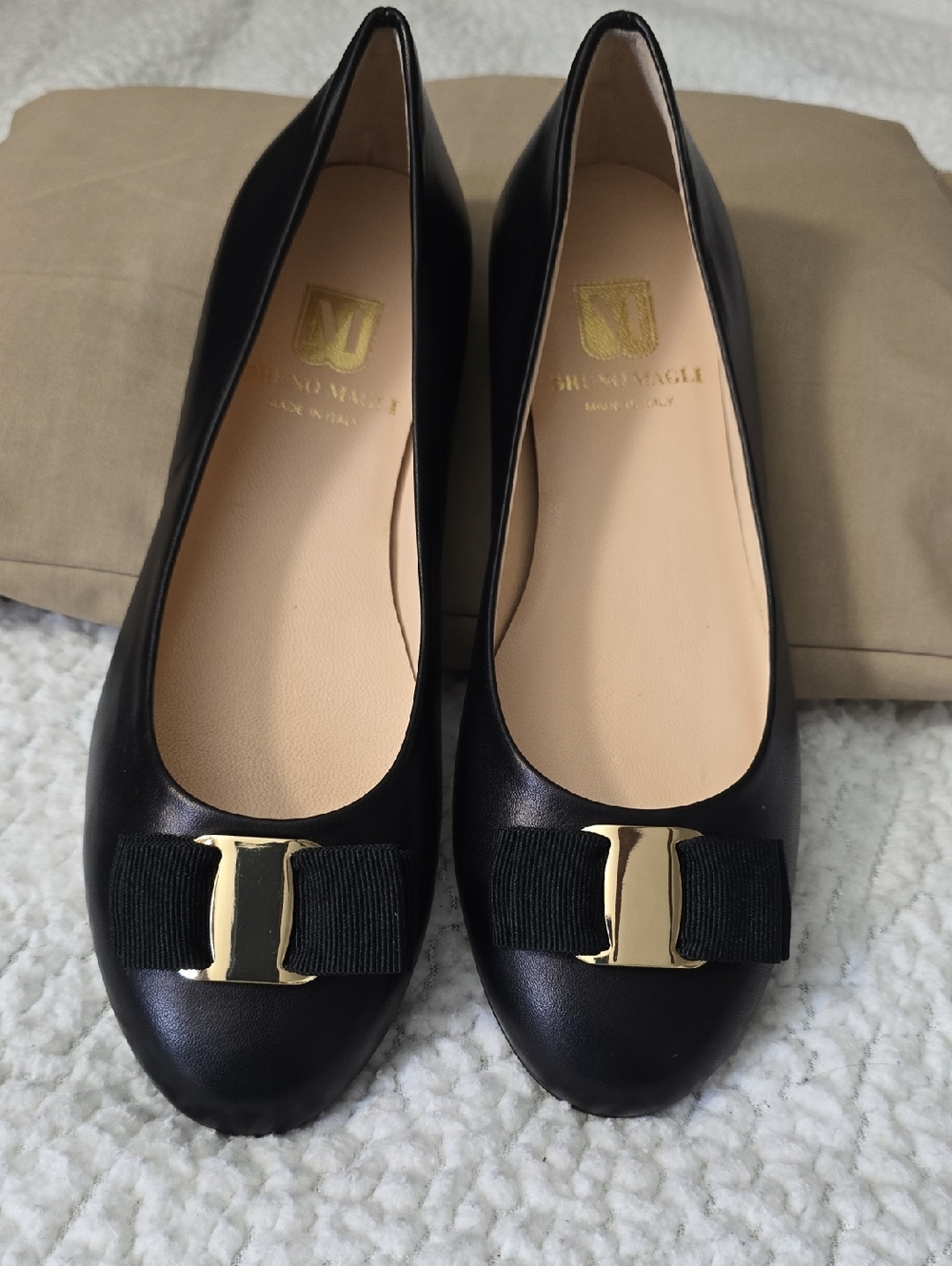BRUNO MAGLI bow Leather Flats. Made In Italy.